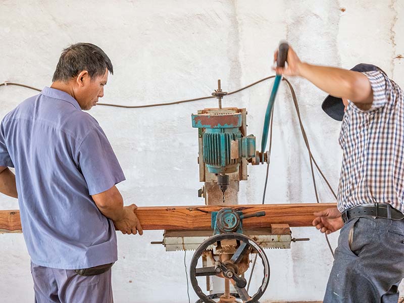 延安楼梯地板柜门的油漆修复-11