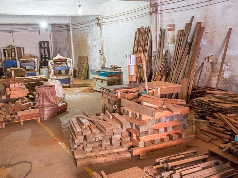 延安楼梯地板柜门的油漆修复-09